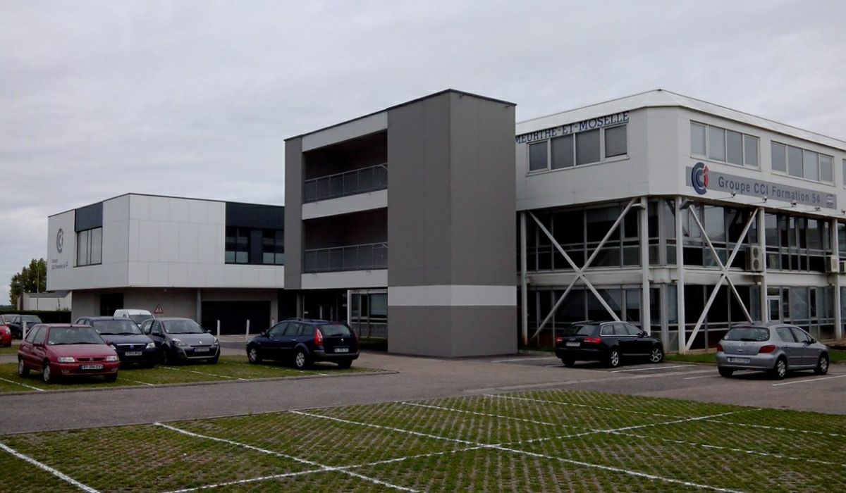 Rénovation et extension du centre de formation CCI (Chambre de Commerce et d'Industrie) 54 à Laxou par Preconcept Architectes